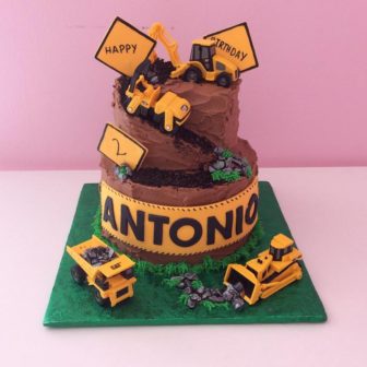 Custom cakes at Dulces Bakery