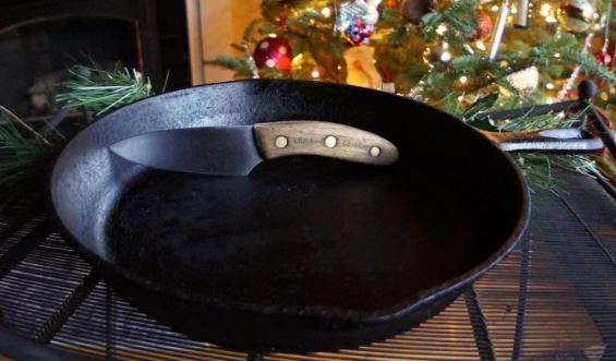 Knife and pan