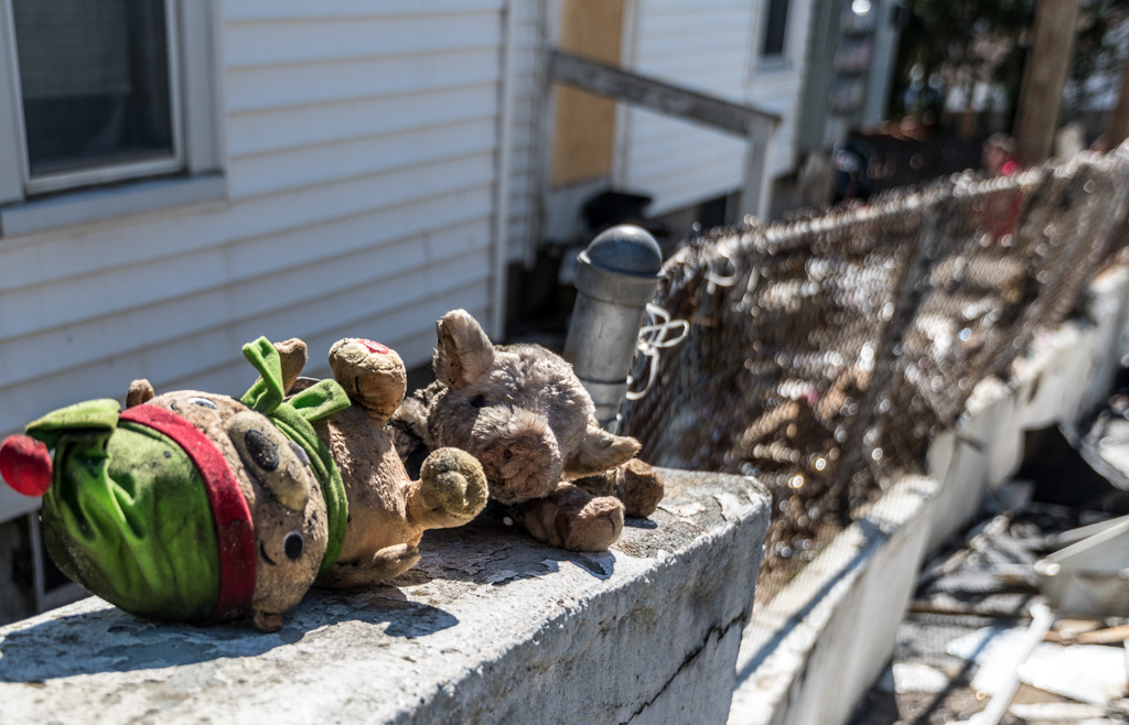 Morning after the fire: Devastation in the charred rubble on Spruce ...