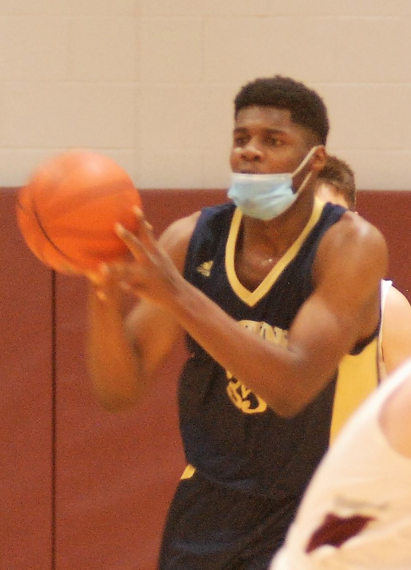 Yann Yonkeu passing the ball.