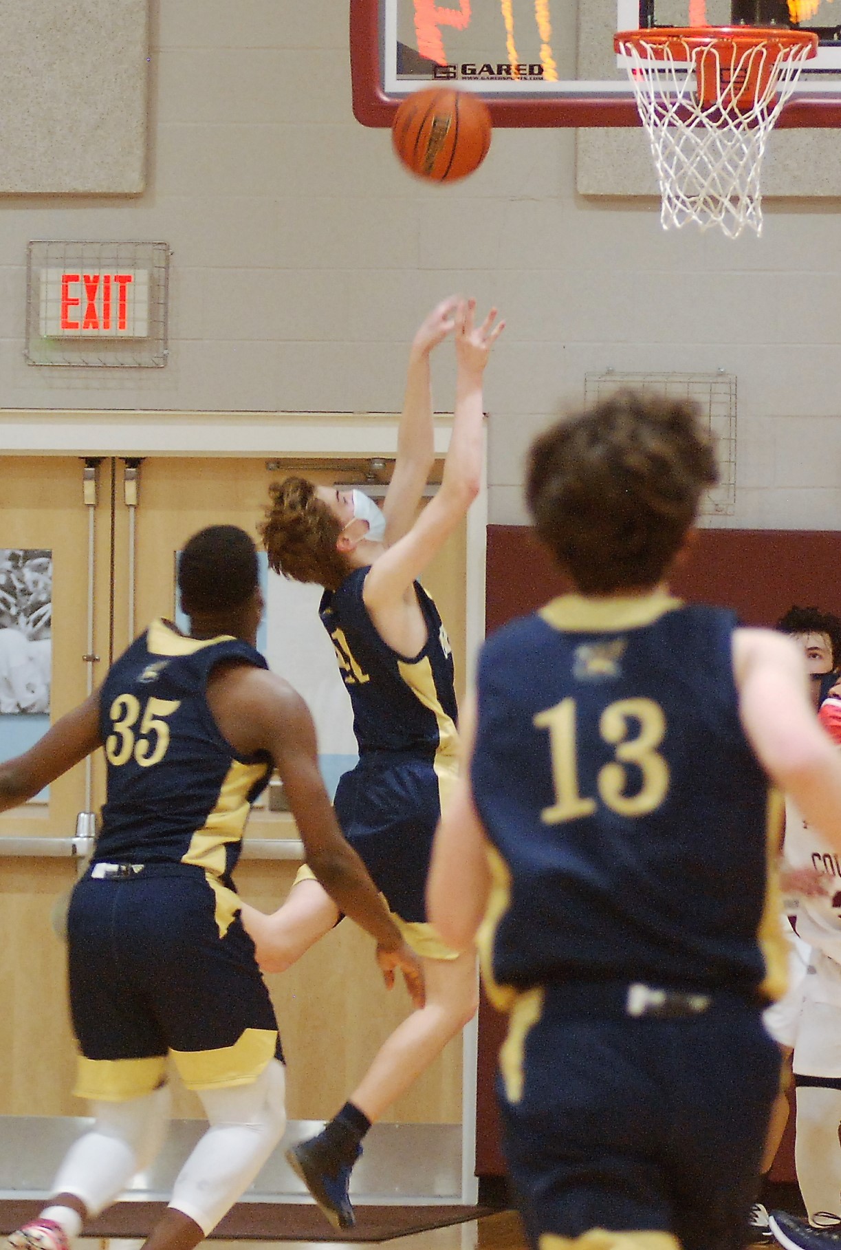 Jack Vicinanzo makes a layup.