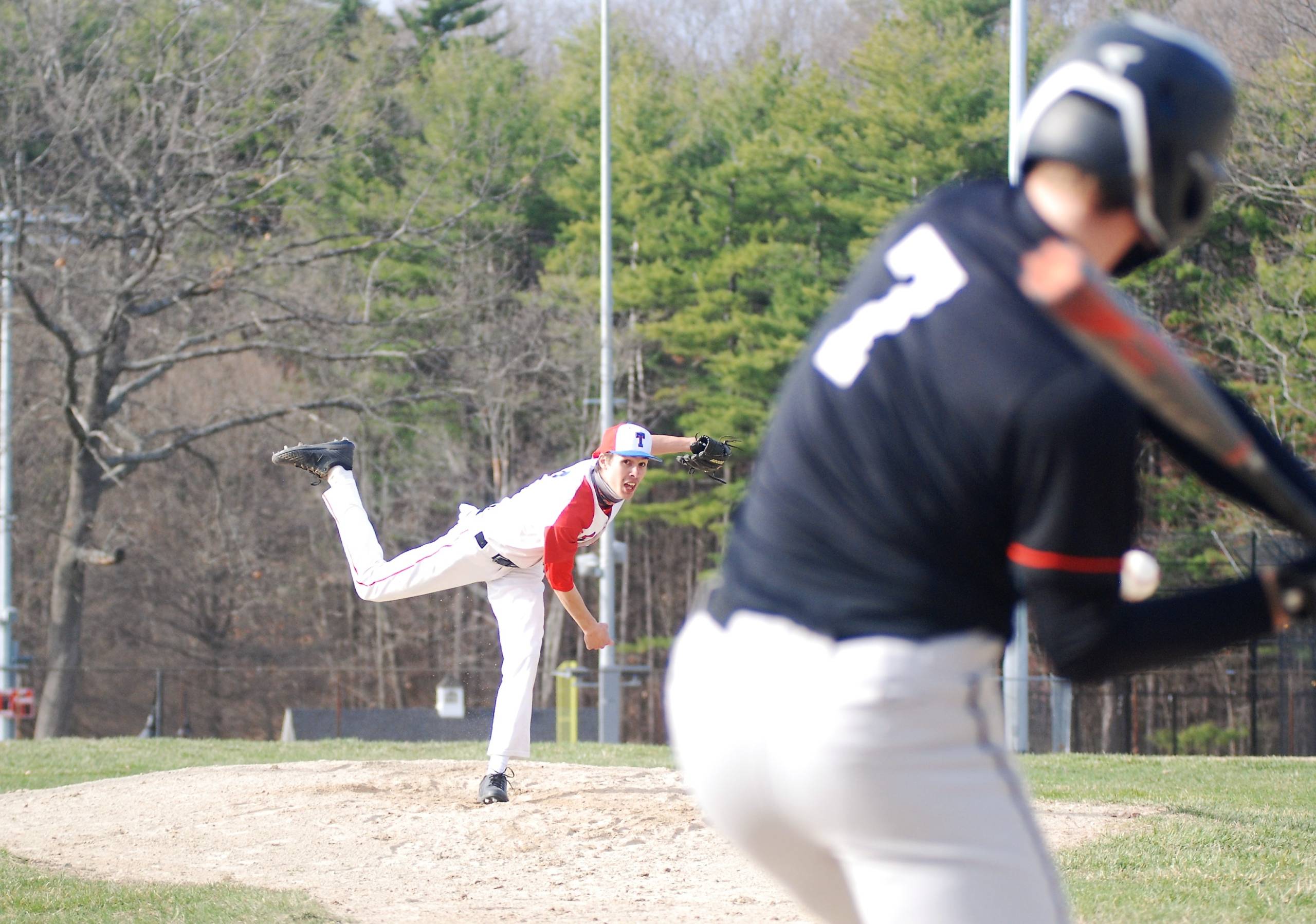 Joe Sonogen pitching