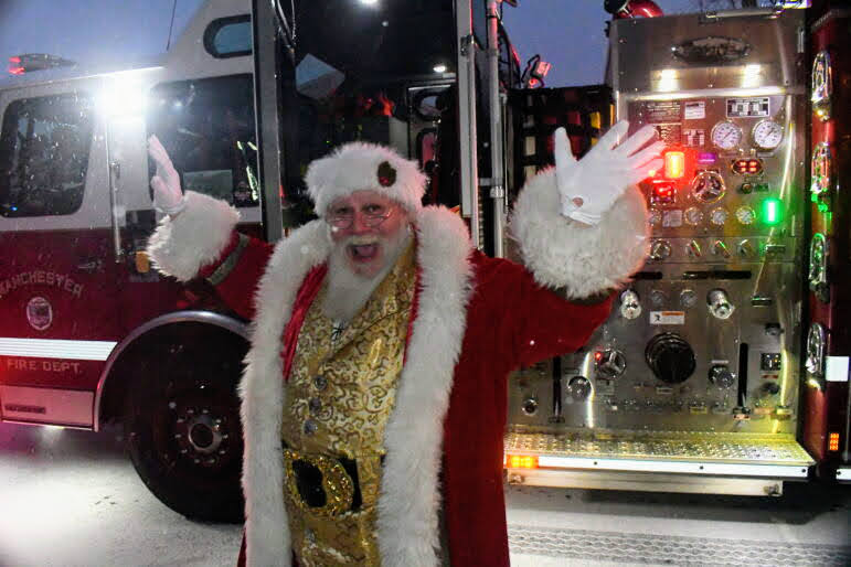 Santa arrives on Holt Avenue via fire truck. Photo/Andrew Sylvia