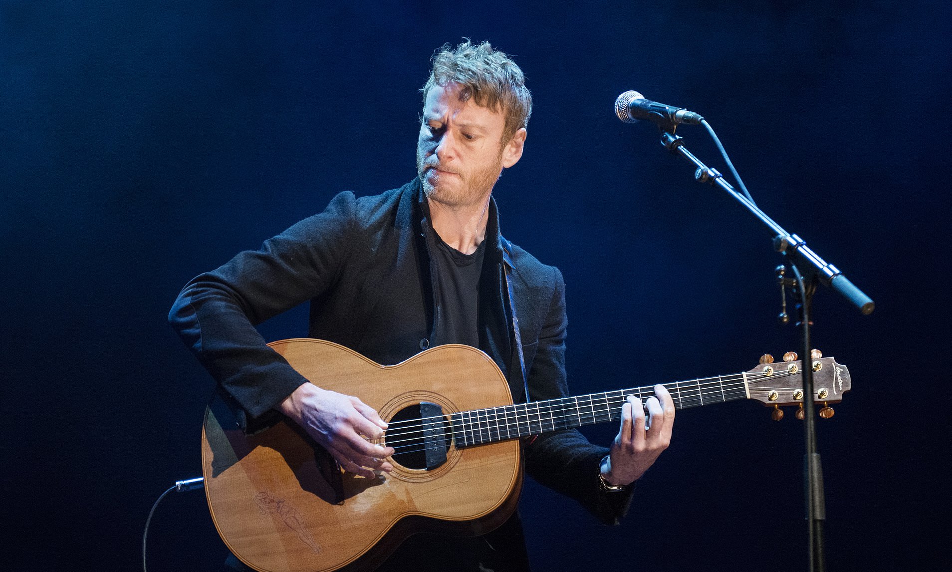 Teddy Thomson Singer