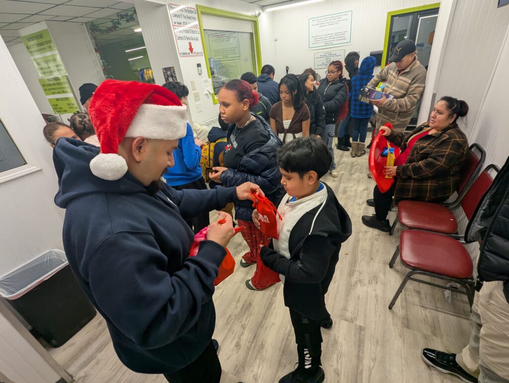 Holiday vibe: Radio station partners with local laundromat for Christmas  toy giveaway - Manchester Ink Link, image size:1024x771