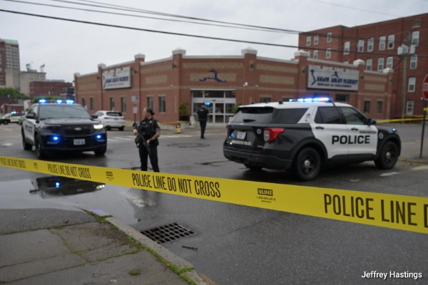 Manhunt underway after Thursday morning shooting leaves 2 injured